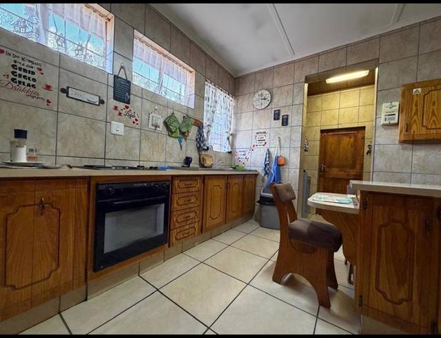 3 BEDROOM HOUSE FOR SALE IN VANDERBIJLPARK CW 5